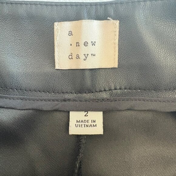 Womens Black Faux Leather Edgy High-Waisted Cargo Streetwear Pants Size 2 - Picture 3 of 9